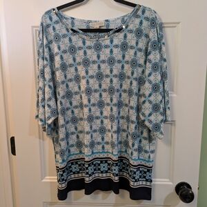 Dana Buchman Blue and Navy Geometric Floral Tunic